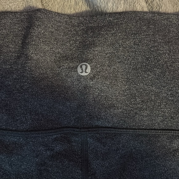women’s lululemon size 6 leggings - Picture 2 of 3